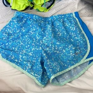 Girls L Nike Shorts